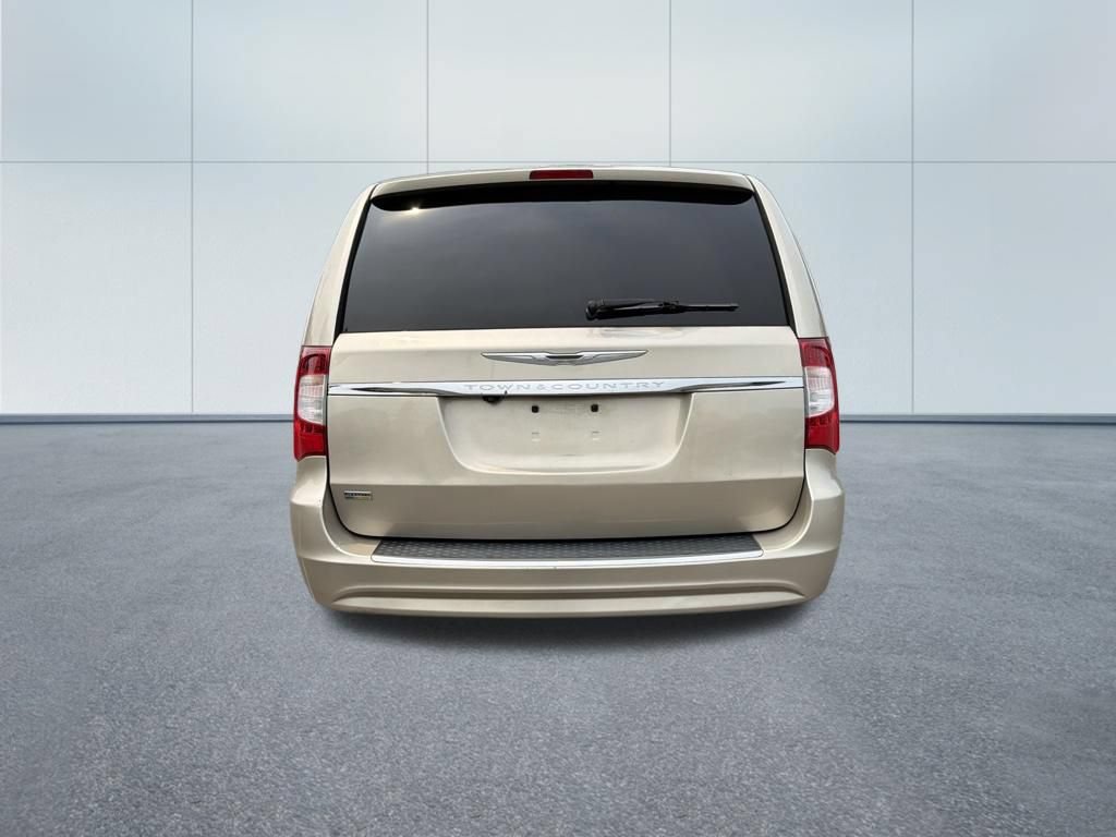 Used 2013 Chrysler Town & Country Touring FWD image 6
