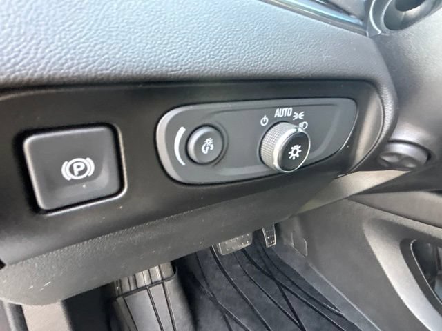 Used 2020 Buick Enclave Avenir w/ Avenir Technology Package AWD/4WD image 10