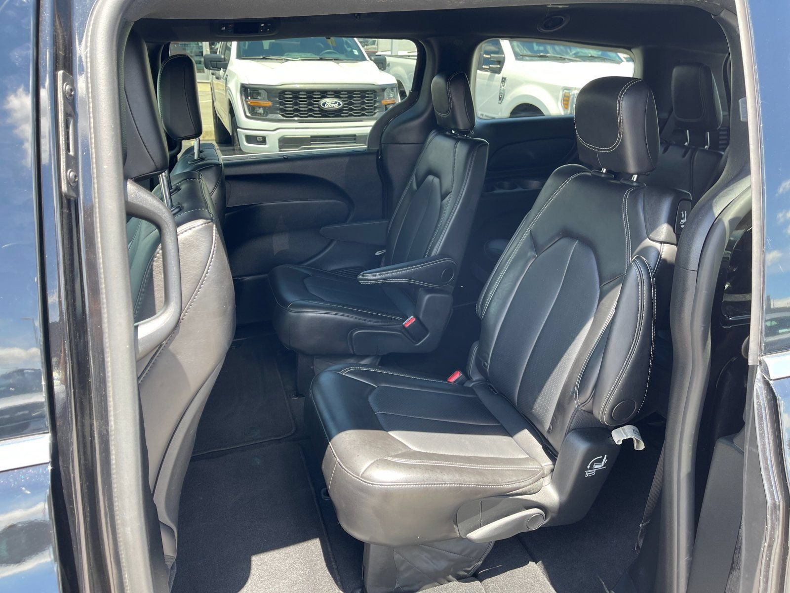 Used 2025 Chrysler Pacifica Select FWD image 14