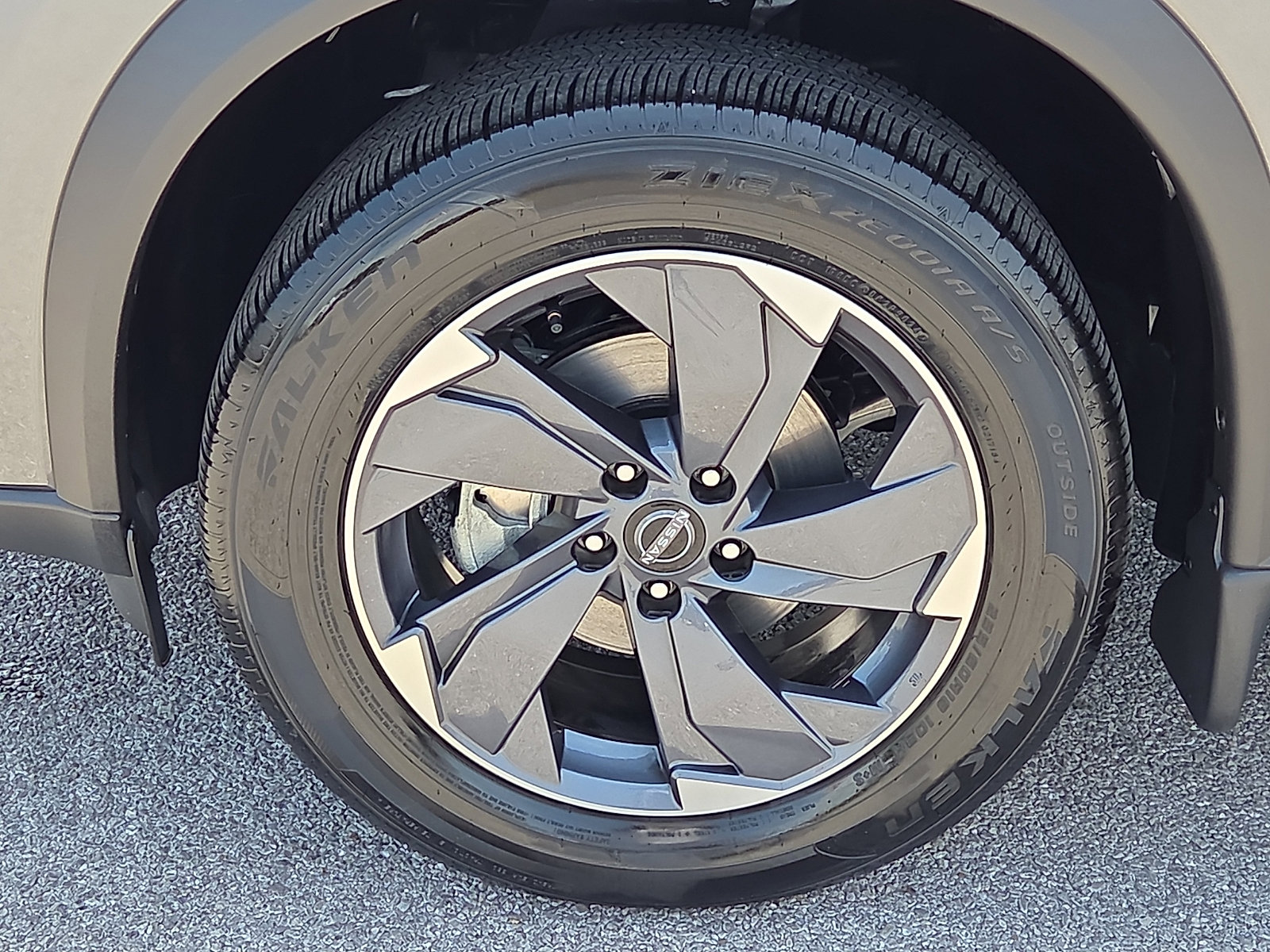 Used 2025 Nissan Rogue SV FWD image 7