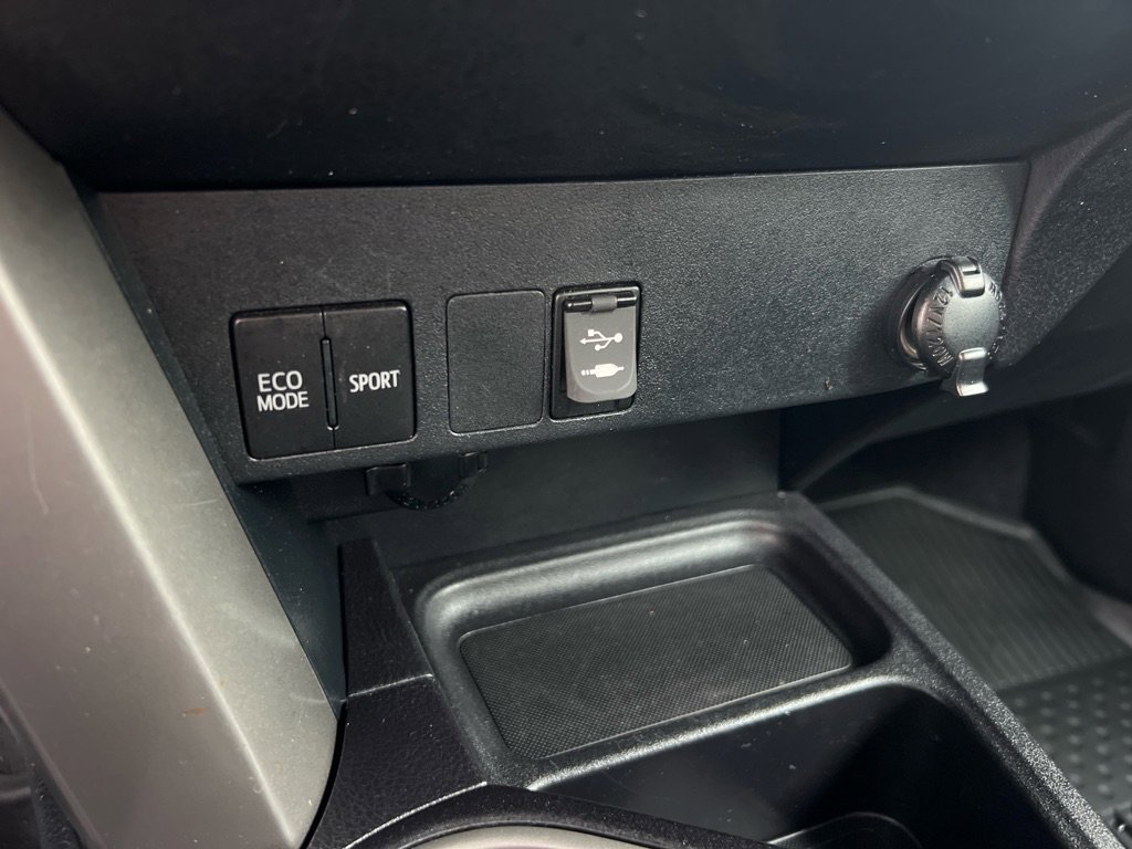 Used 2018 Toyota RAV4 LE image 32