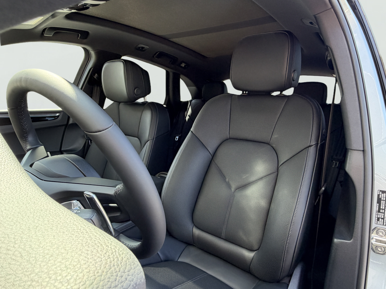 New 2026 Porsche Macan AWD/4WD image 4