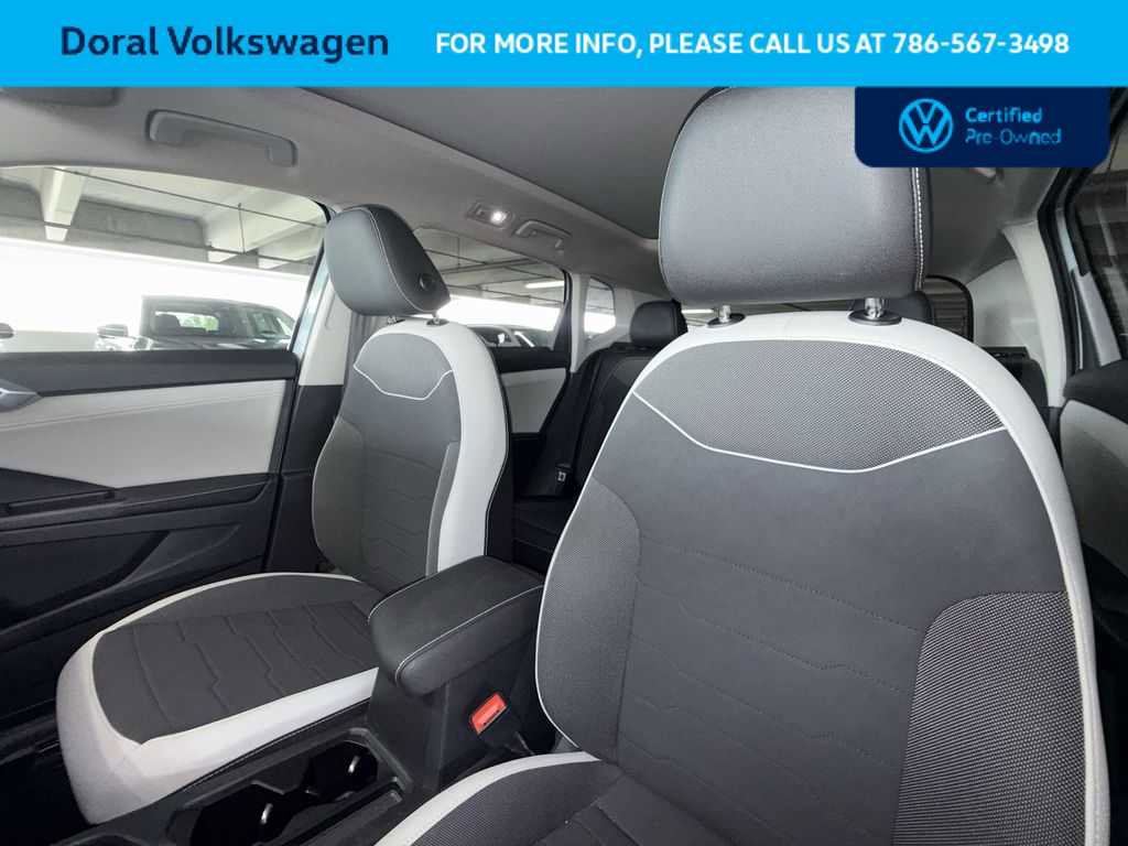 Used 2025 Volkswagen Taos SE FWD image 14