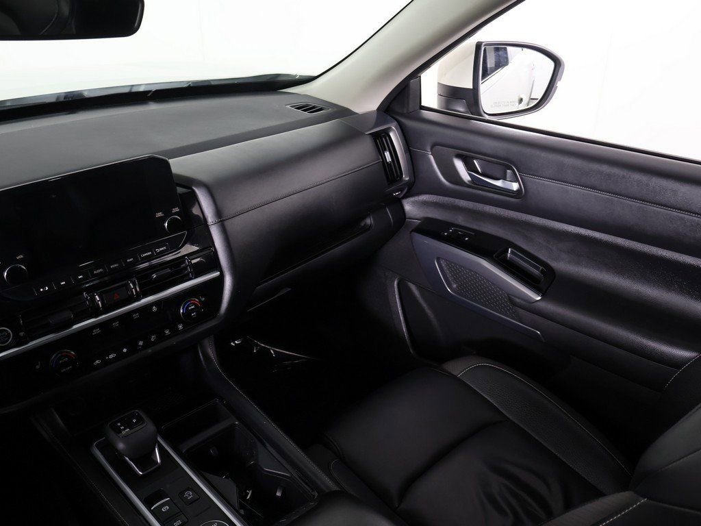Used 2023 Nissan Pathfinder SL image 36
