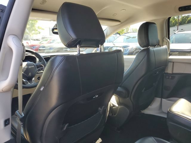 Used 2023 Chrysler Pacifica Touring-L FWD image 12