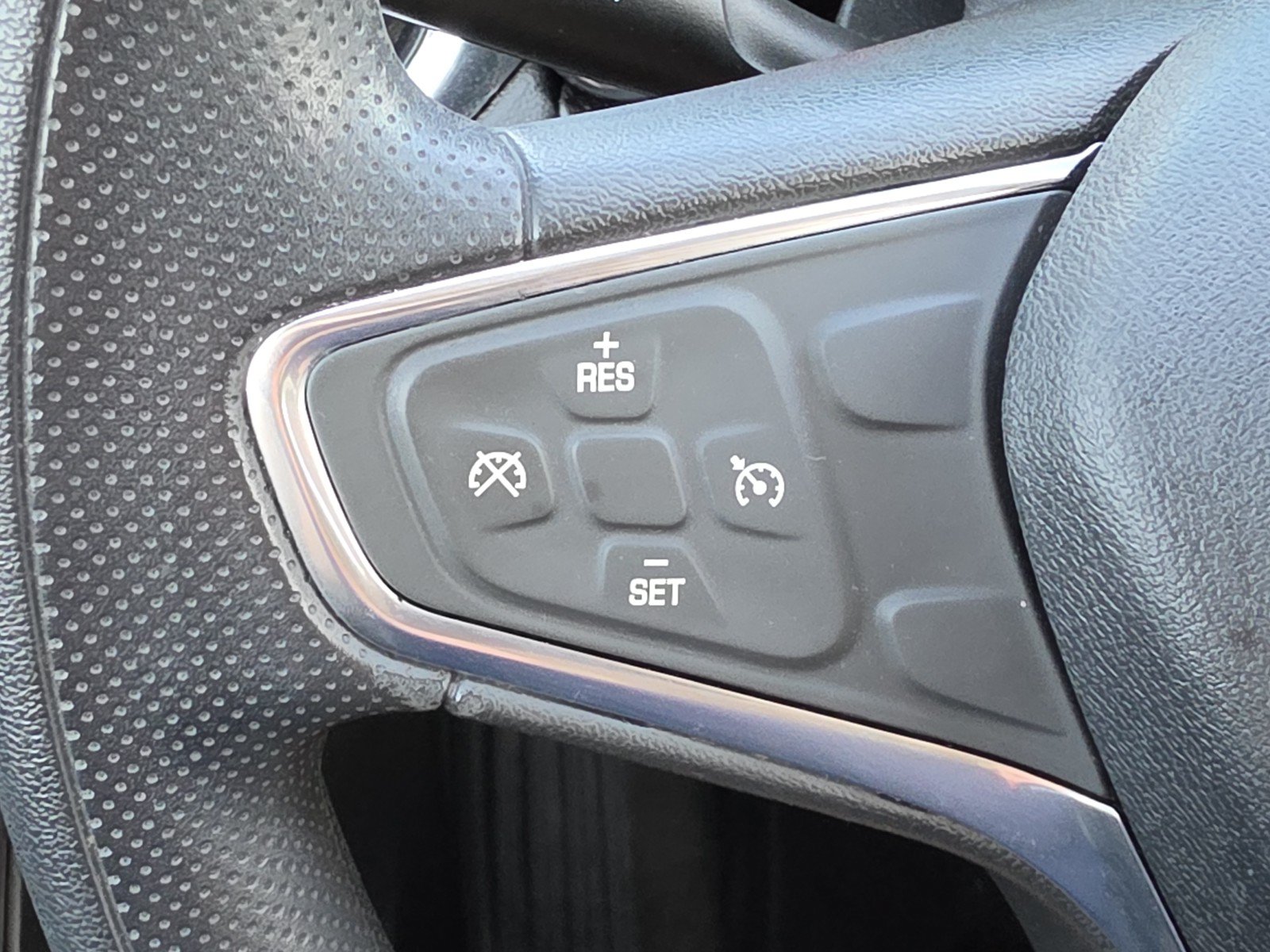 Used 2019 Chevrolet Equinox LS FWD image 17