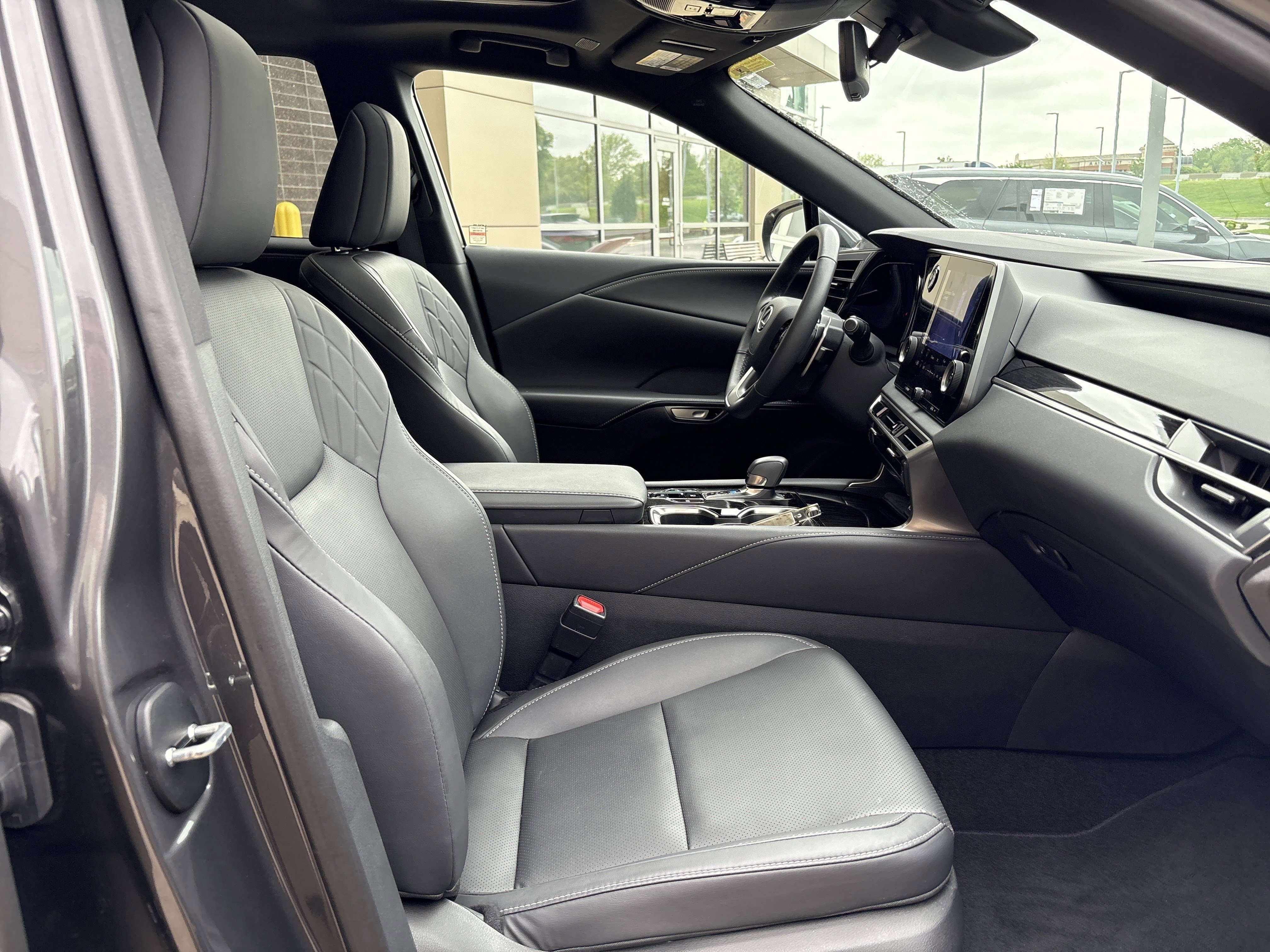Used 2024 Lexus RX 350h w/ Cold Area Package AWD/4WD image 34