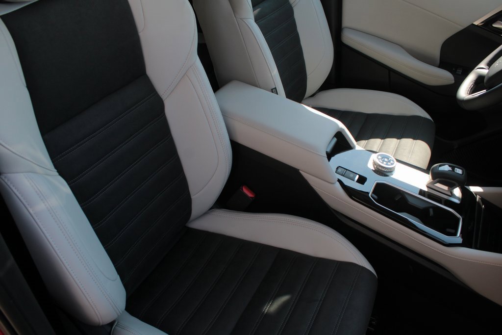 New 2025 Mitsubishi Outlander SE image 7