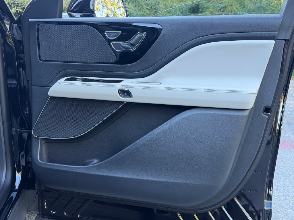 New 2026 Lincoln Aviator AWD image 7