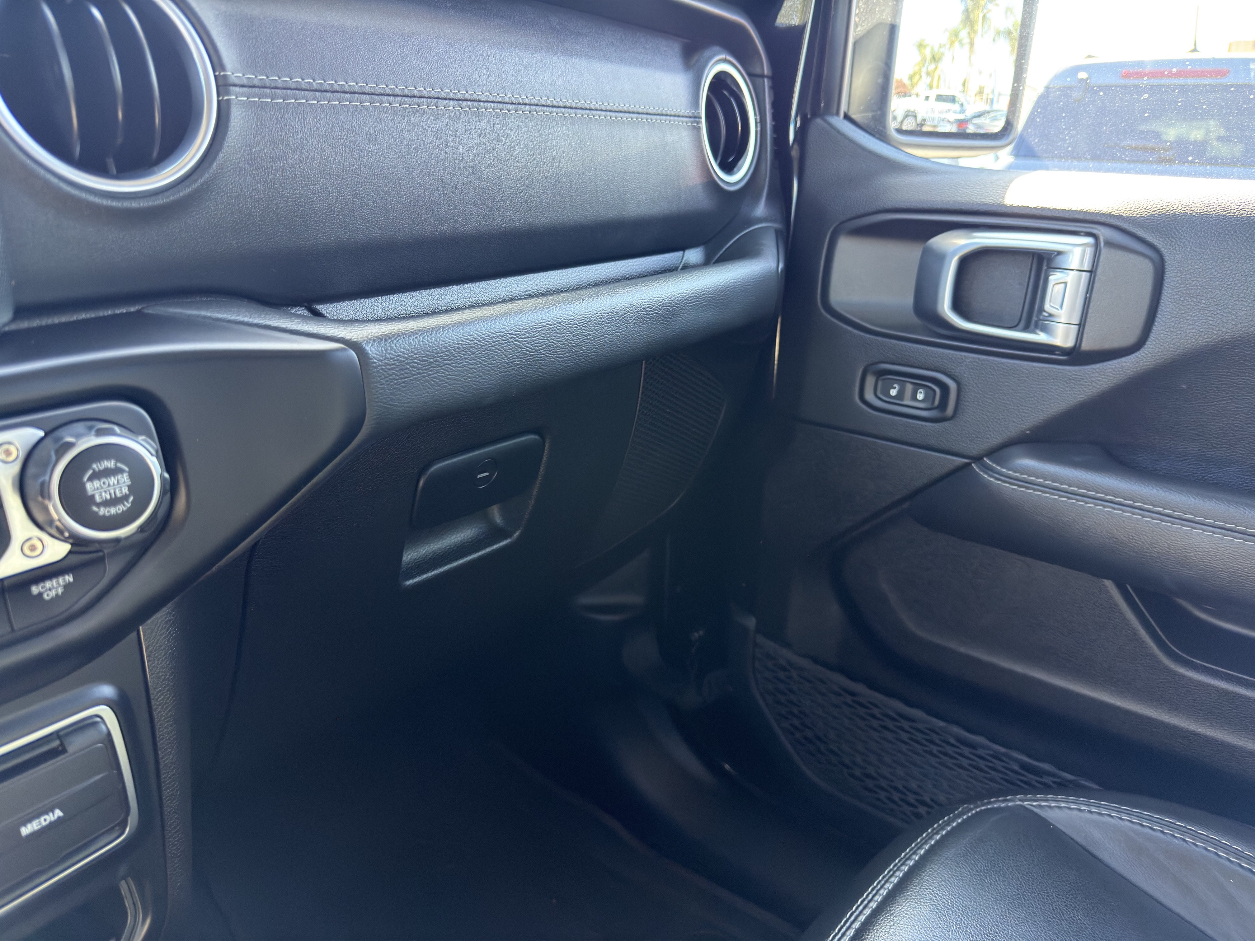 Used 2022 Jeep Wrangler Unlimited Sahara w/ Cold Weather Group AWD/4WD image 36