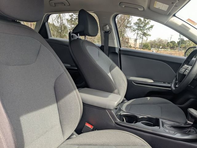Used 2025 Kia K4 LXS image 36