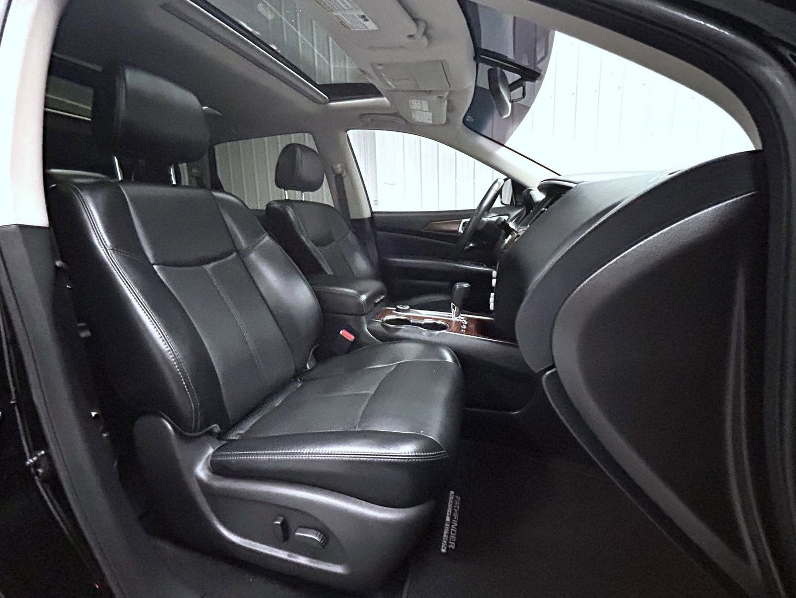Used 2017 Nissan Pathfinder Platinum w/ Midnight Edition Package image 15