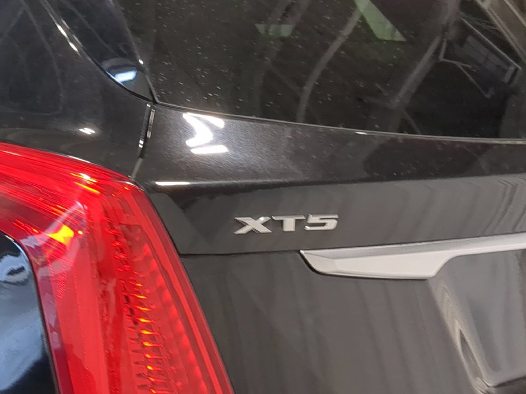 Used 2019 Cadillac XT5 Platinum AWD/4WD image 16