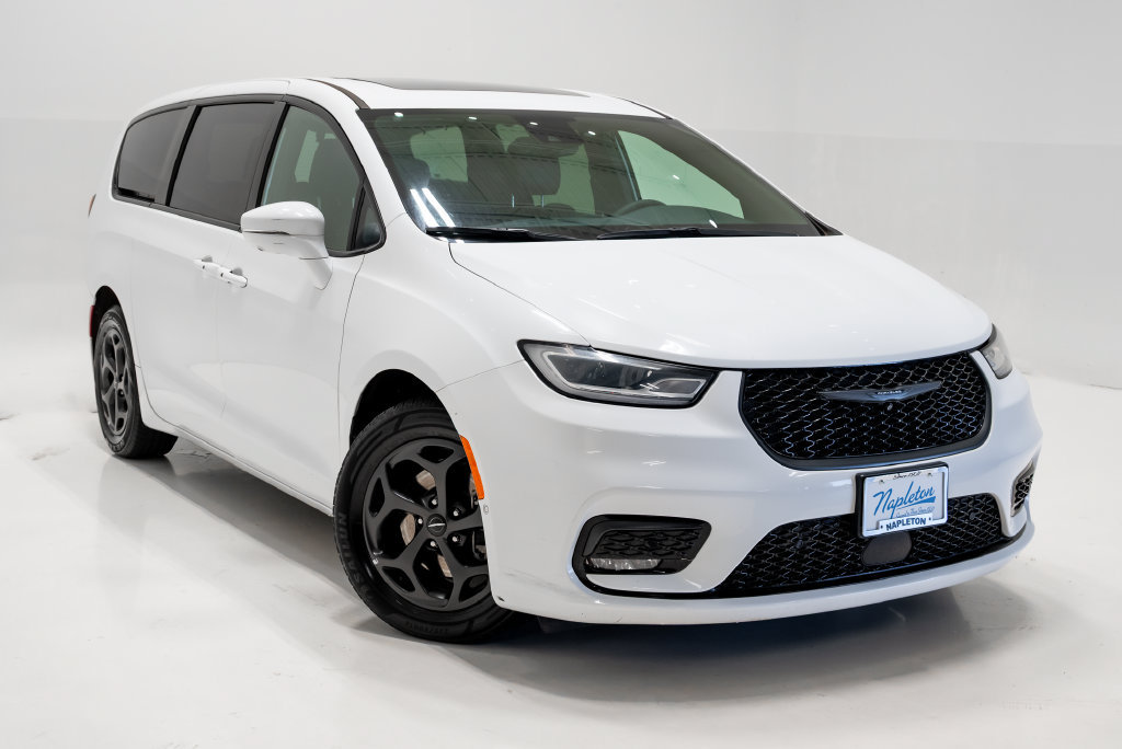 Used 2022 Chrysler Pacifica Limited w/ Uconnect Theater Family Group FWD image 6