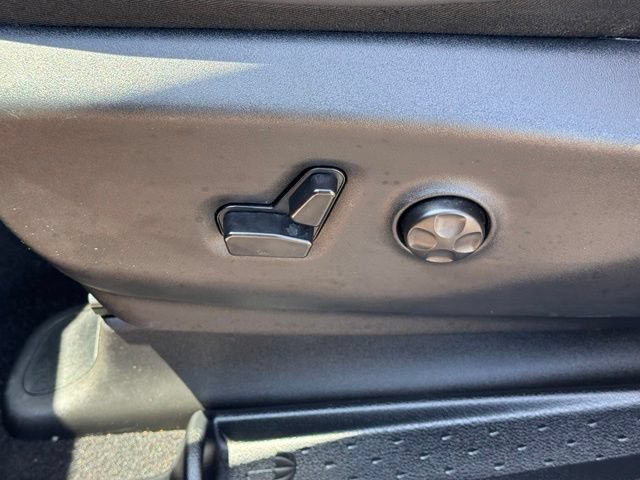 Used 2025 Chrysler Pacifica Select FWD image 10