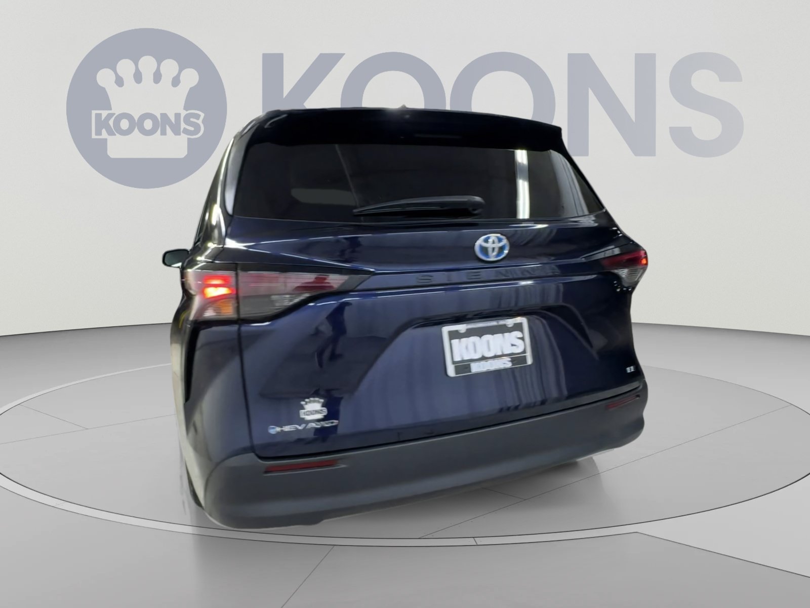 Used 2025 Toyota Sienna LE AWD/4WD image 10