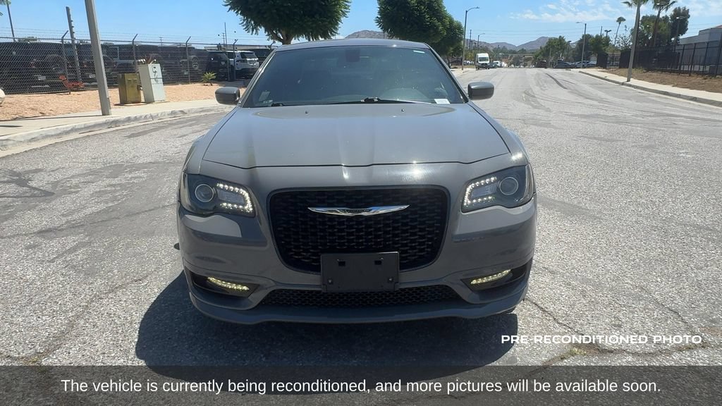 Used 2018 Chrysler 300 S w/ S Model Appearance Package RWD image 9