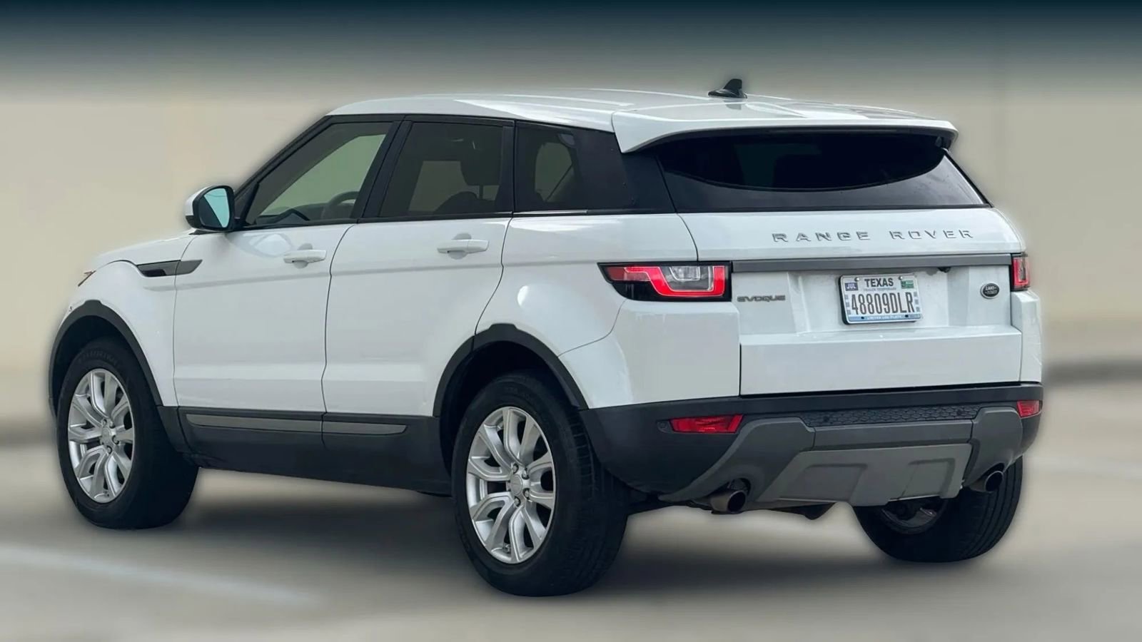 Used 2016 Land Rover Range Rover Evoque SE image 6