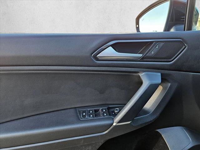 Used 2018 Volkswagen Tiguan SE image 9