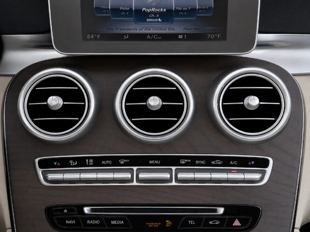 Used 2019 Mercedes-Benz GLC 300 4MATIC image 10