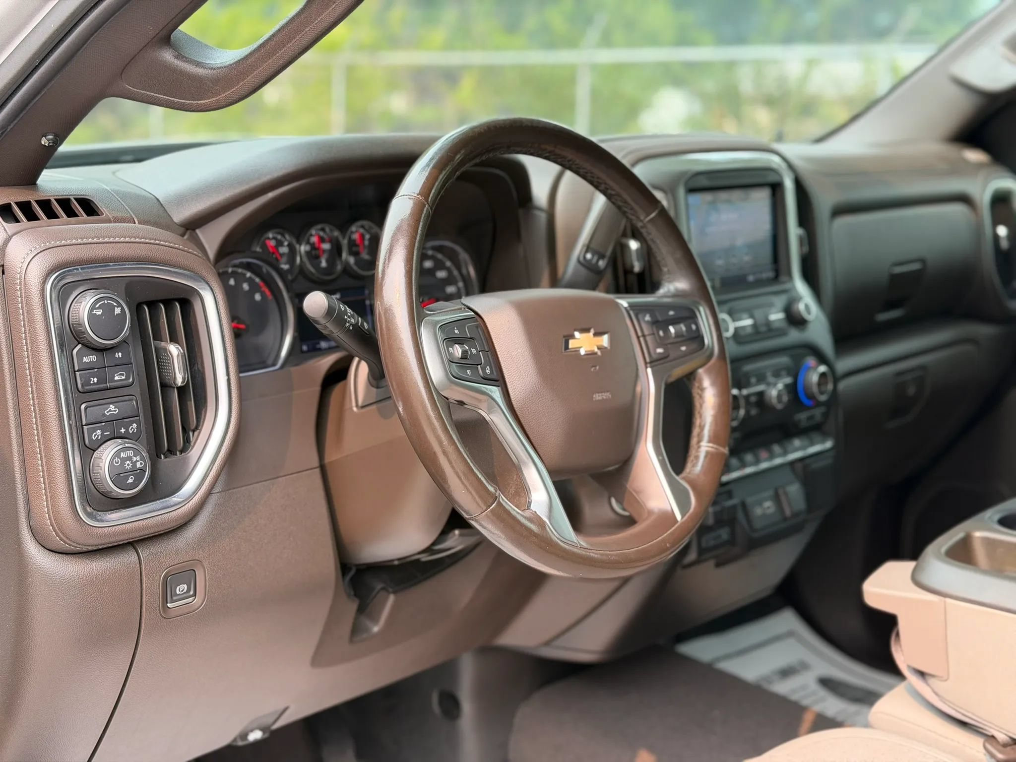 Used 2019 Chevrolet Silverado 1500 LT w/ Convenience Package AWD/4WD image 10