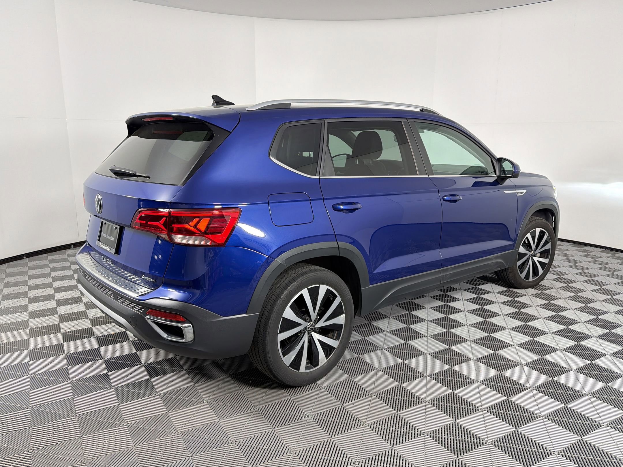 Used 2022 Volkswagen Taos SE AWD/4WD image 9