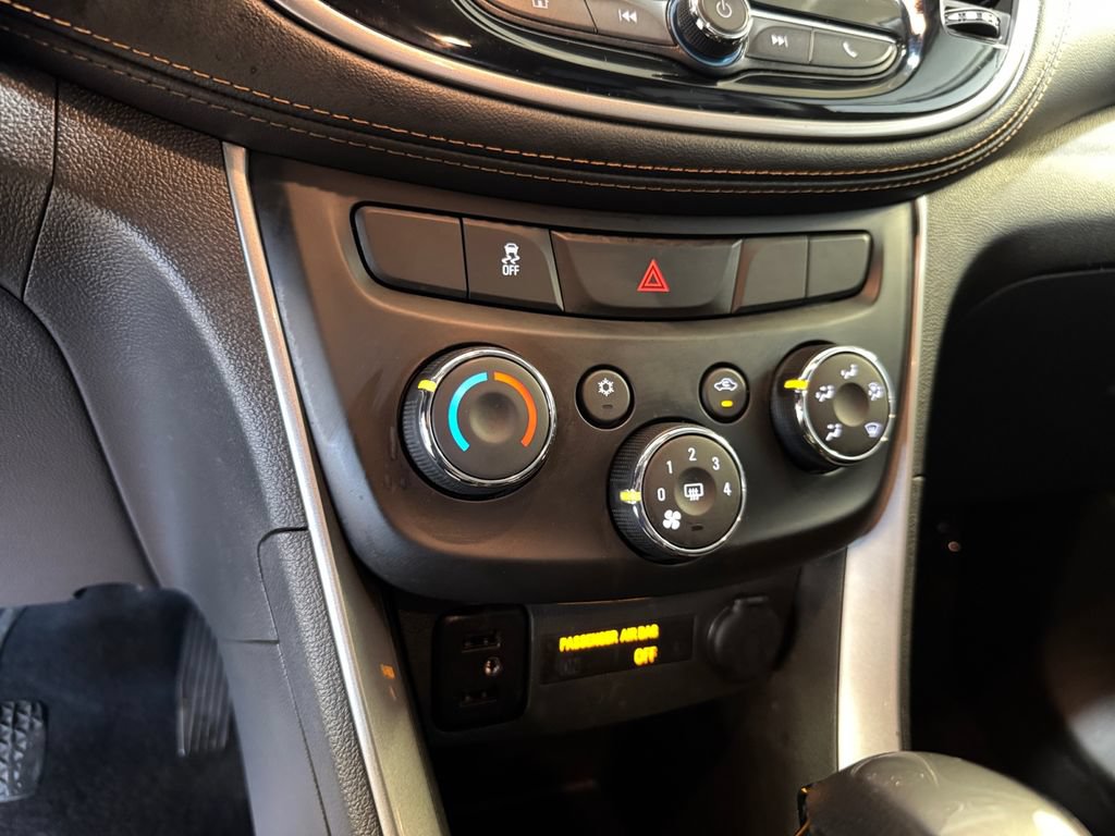Used 2019 Chevrolet Trax LT w/ LT Convenience Package AWD/4WD image 30