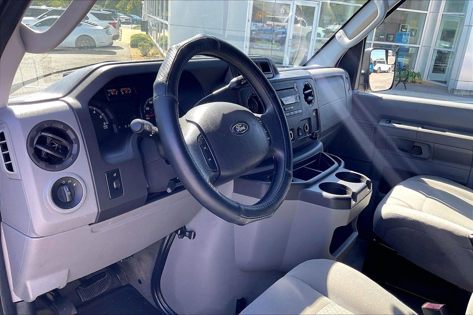 Used 2012 Ford E-350 and Econoline 350 XLT RWD image 13