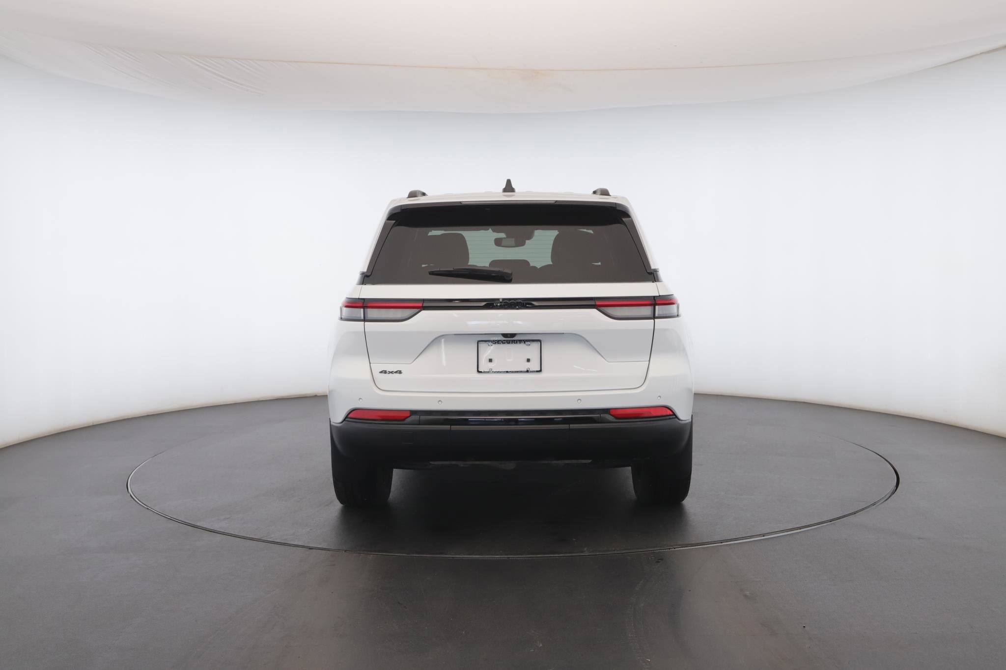 Used 2023 Jeep Grand Cherokee Altitude AWD/4WD image 22
