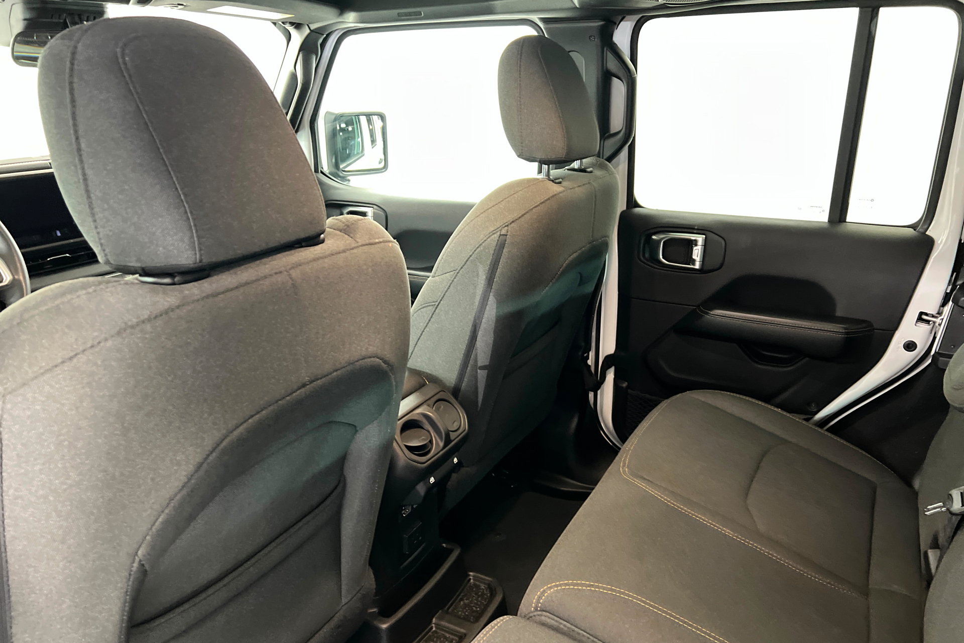 Used 2024 Jeep Wrangler Unlimited Sahara AWD/4WD image 19