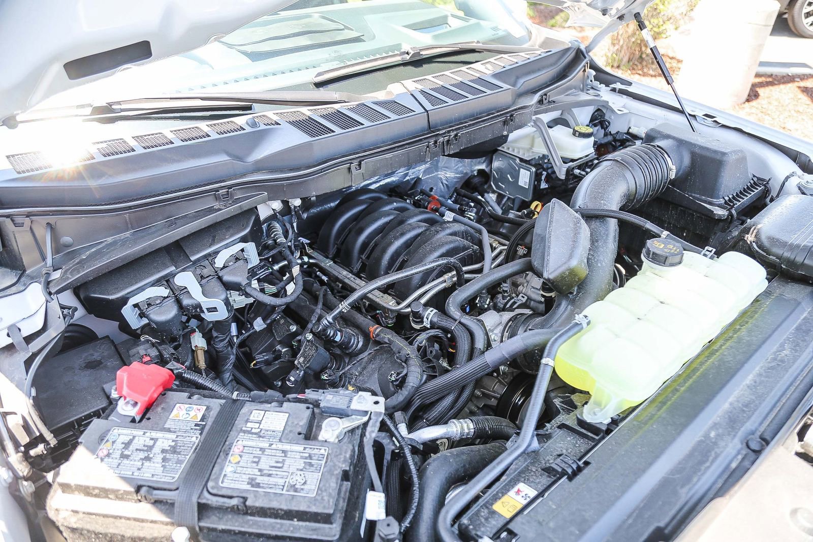 New 2025 Ford F150 Lariat w/ Equipment Group 502A High image 34