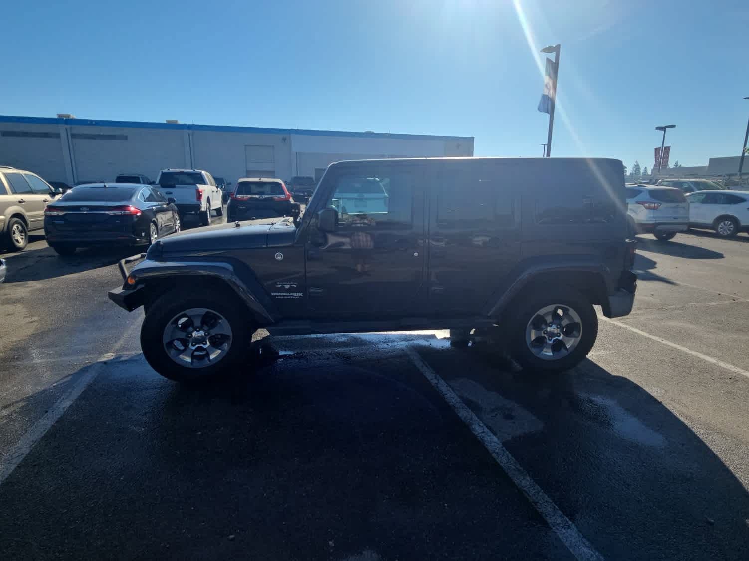 Used 2018 Jeep Wrangler Unlimited Sahara w/ Connectivity Group image 5