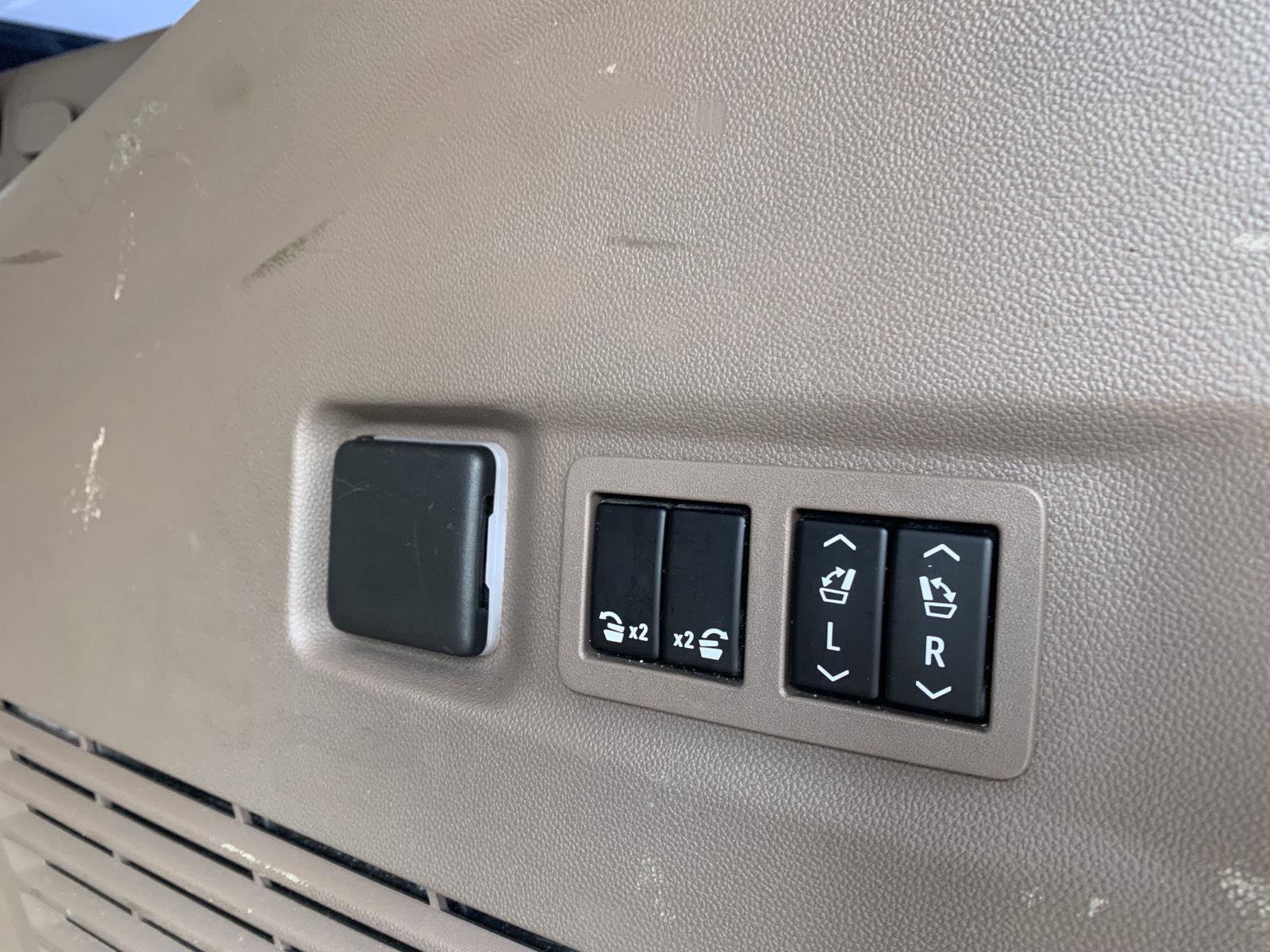 Used 2021 GMC Yukon XL Denali w/ Denali Premium Package image 34