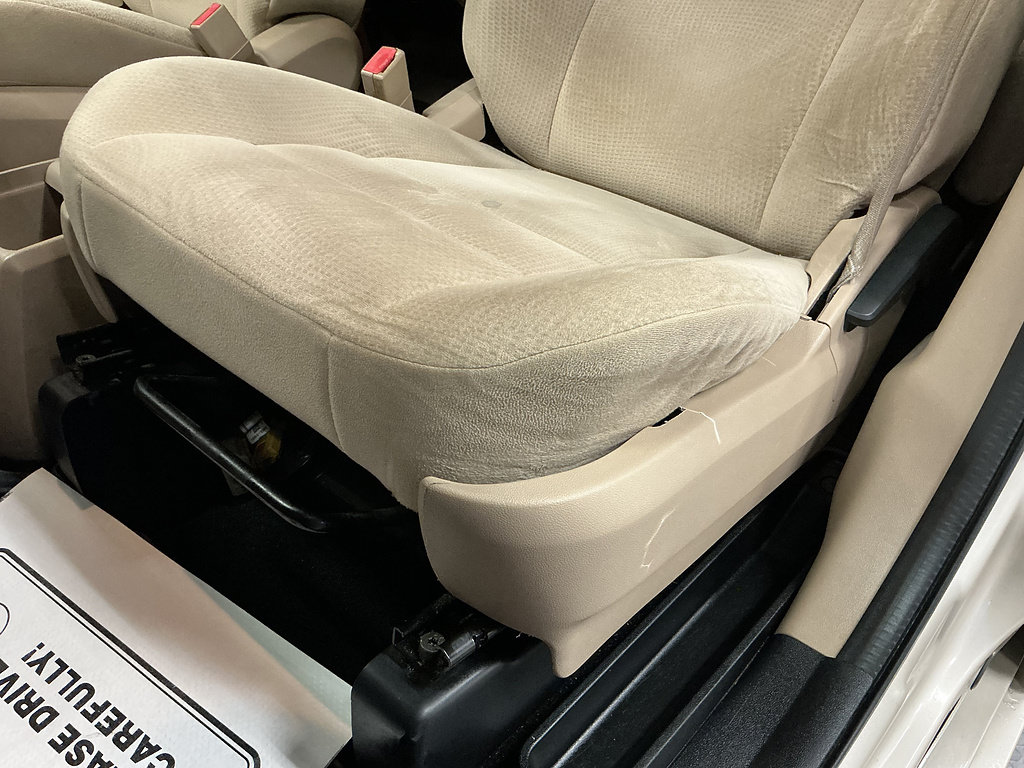 Used 2014 Dodge Grand Caravan SE w/ Quick Order Package 29E SE FWD image 21