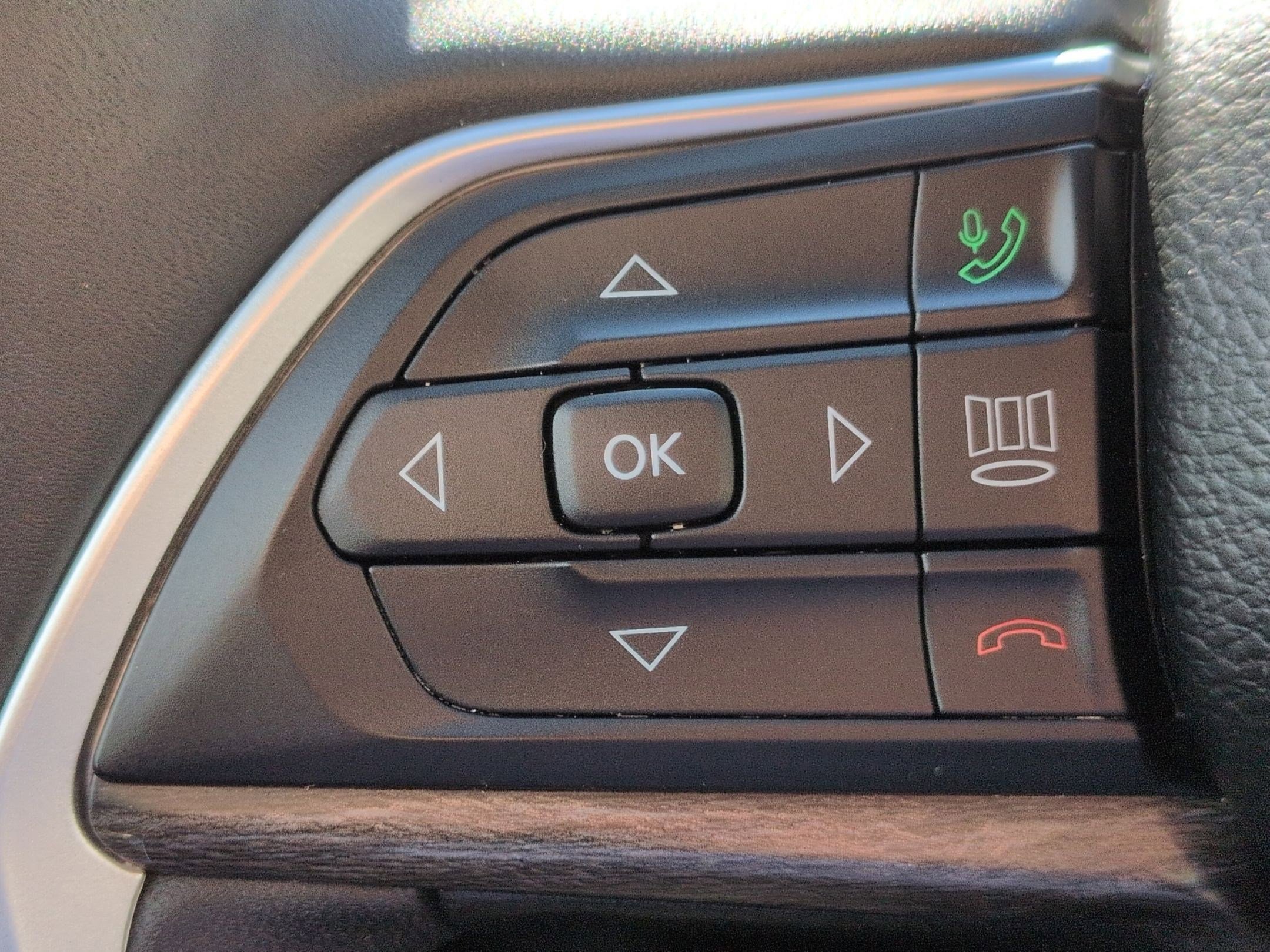 Used 2024 Jeep Grand Cherokee L Limited w/ Luxury Tech Group II image 21