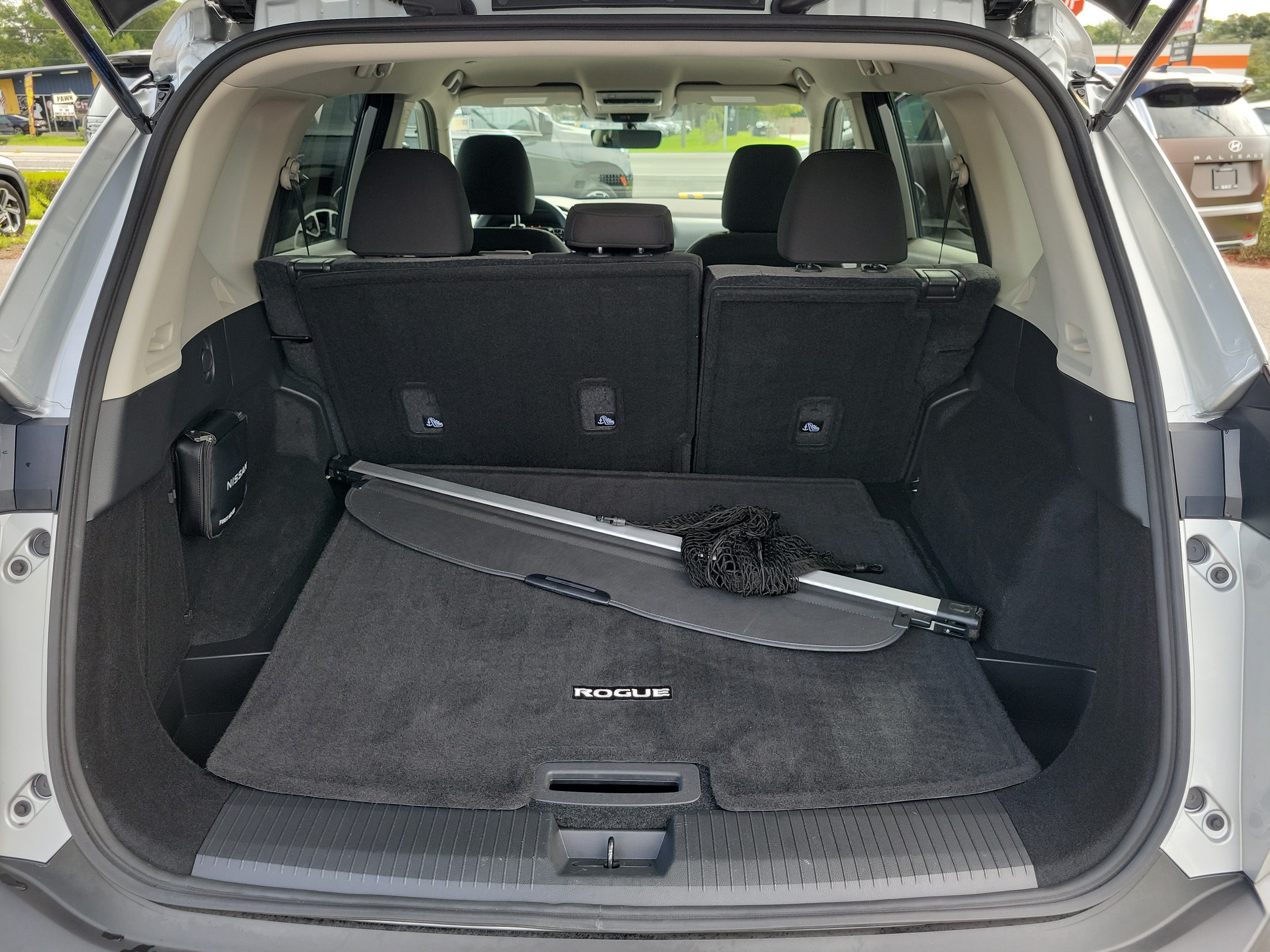 Used 2022 Nissan Rogue SV FWD image 14