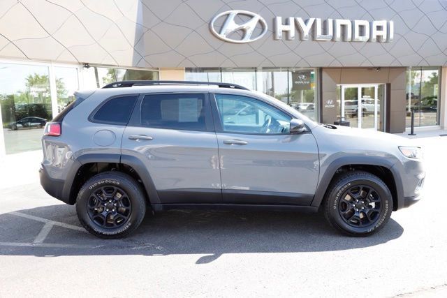 Used 2022 Jeep Cherokee Latitude w/ Sun & Sound Group AWD/4WD image 2
