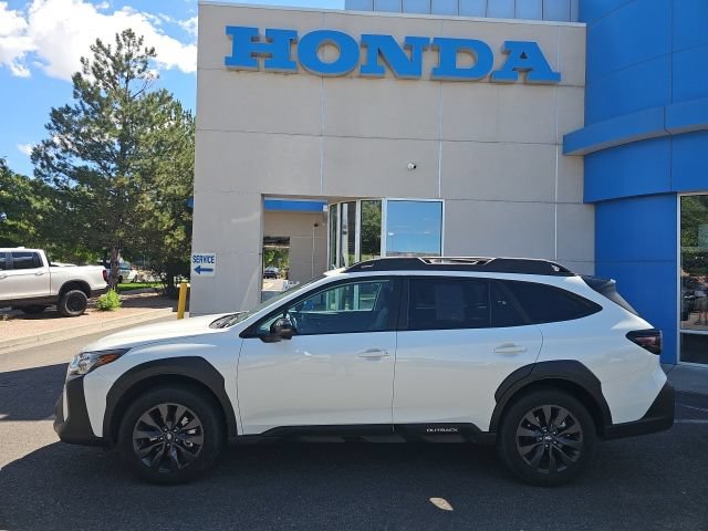 Used 2025 Subaru Outback Onyx Edition AWD/4WD image 2