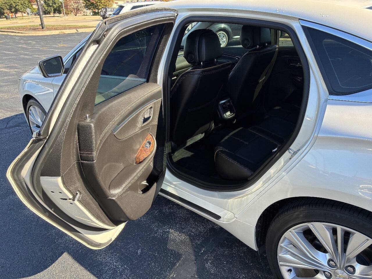 Used 2014 Chevrolet Impala LTZ FWD image 19