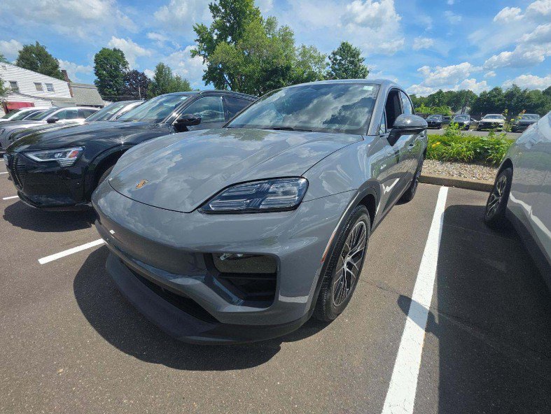 Used 2025 Porsche Macan 4 Electric AWD/4WD image 1