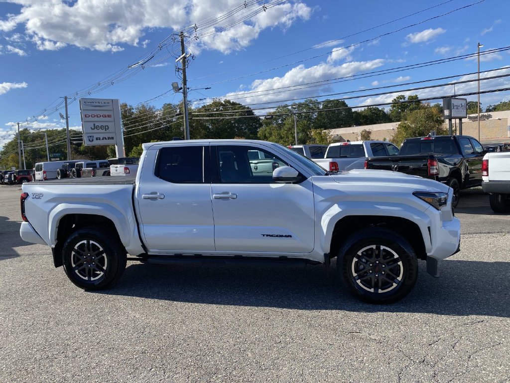 Used 2025 Toyota Tacoma TRD Sport w/ TRD Sport Upgrade Package AWD/4WD image 2
