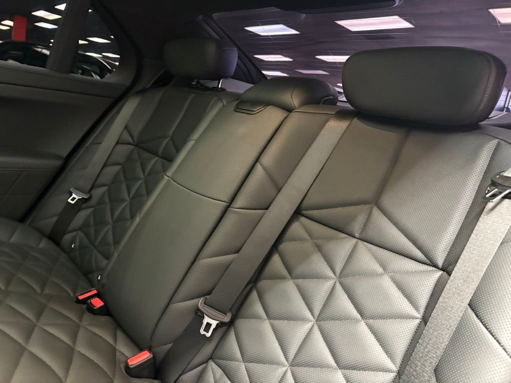 Used 2025 BMW 740i w/ Premium Package RWD image 40