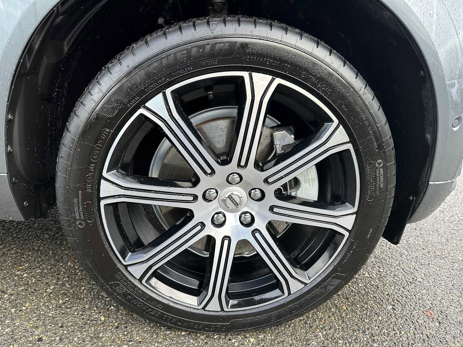 Certified 2021 Volvo XC60 T8 Inscription w/ Advanced Package image 9