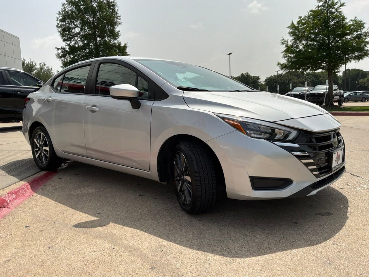 Used 2025 Nissan Versa SV FWD image 4