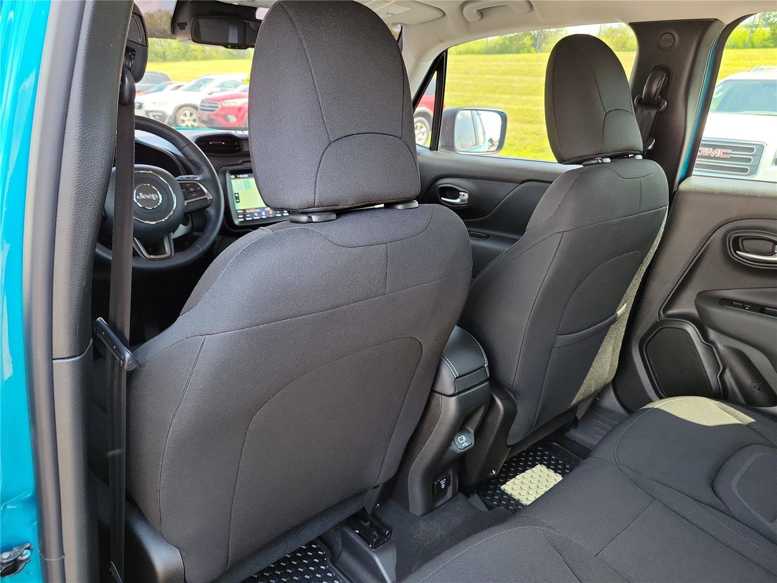 Used 2022 Jeep Renegade Latitude w/ Convenience Group AWD/4WD image 14