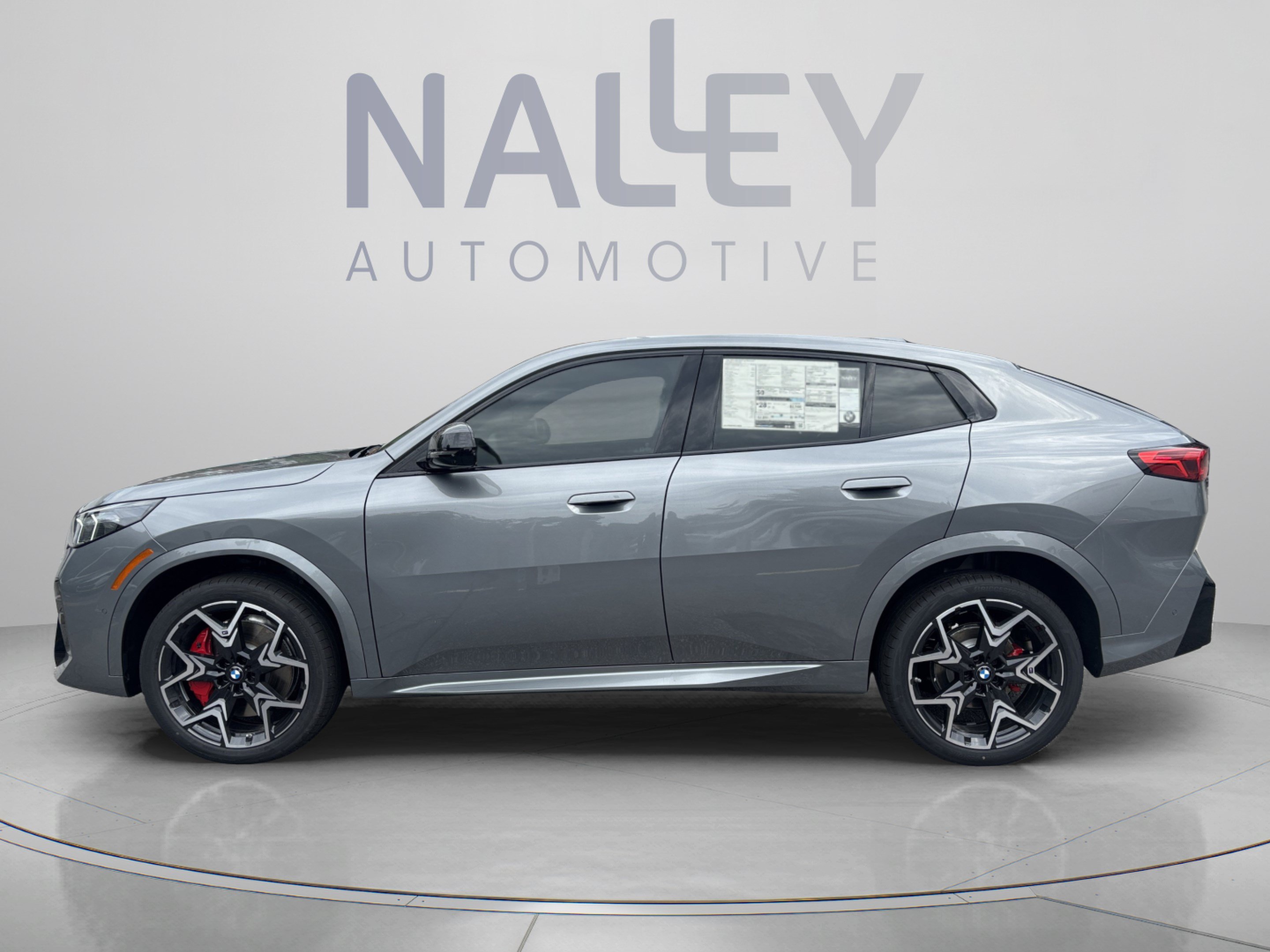 Used 2026 BMW X2 xDrive28i w/ Technology Package AWD/4WD image 2