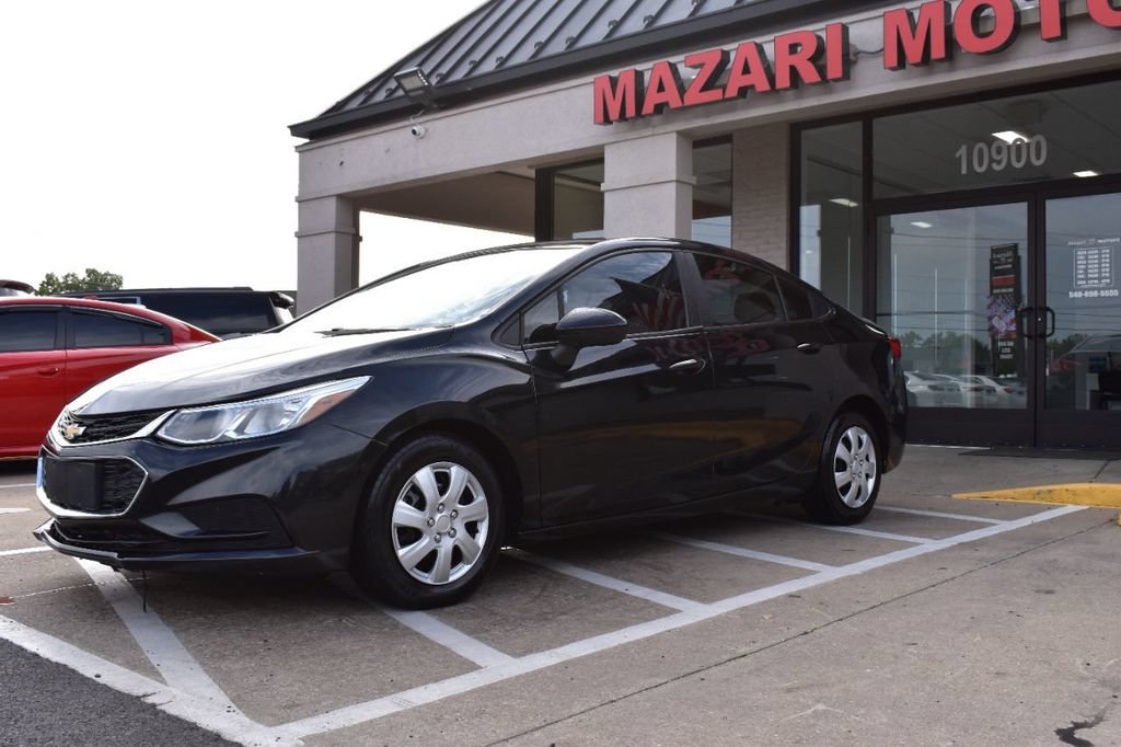 Used 2017 Chevrolet Cruze LS FWD image 9
