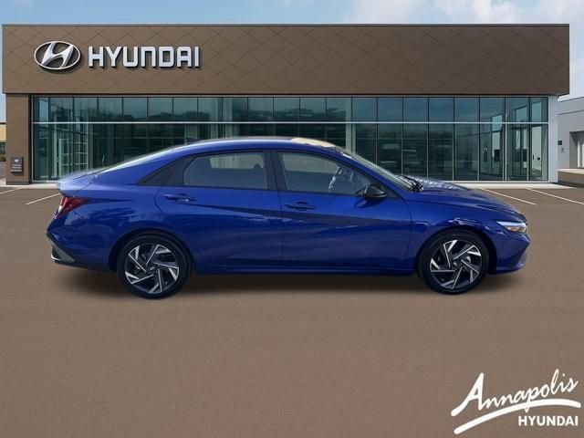 Used 2025 Hyundai Elantra Sport image 6