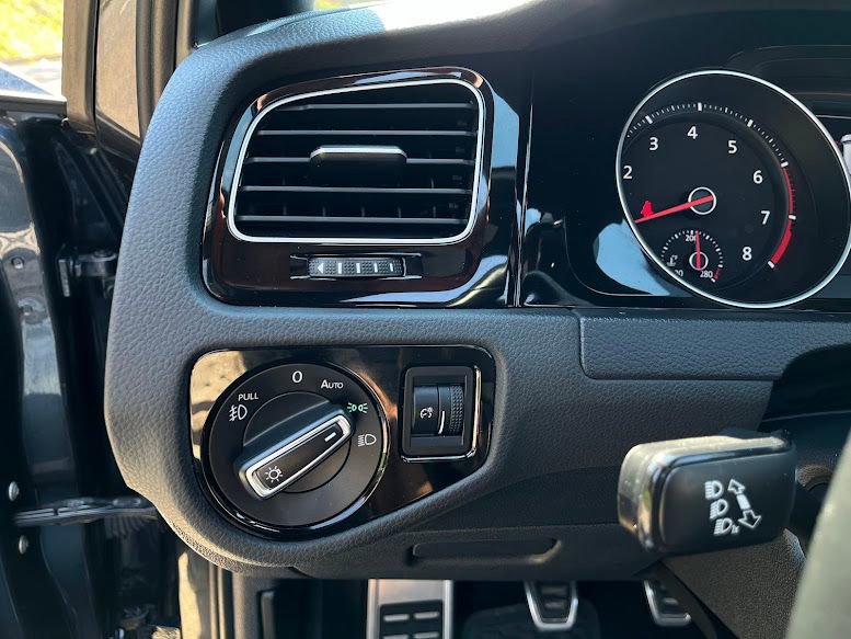 Used 2019 Volkswagen GTI SE FWD image 11