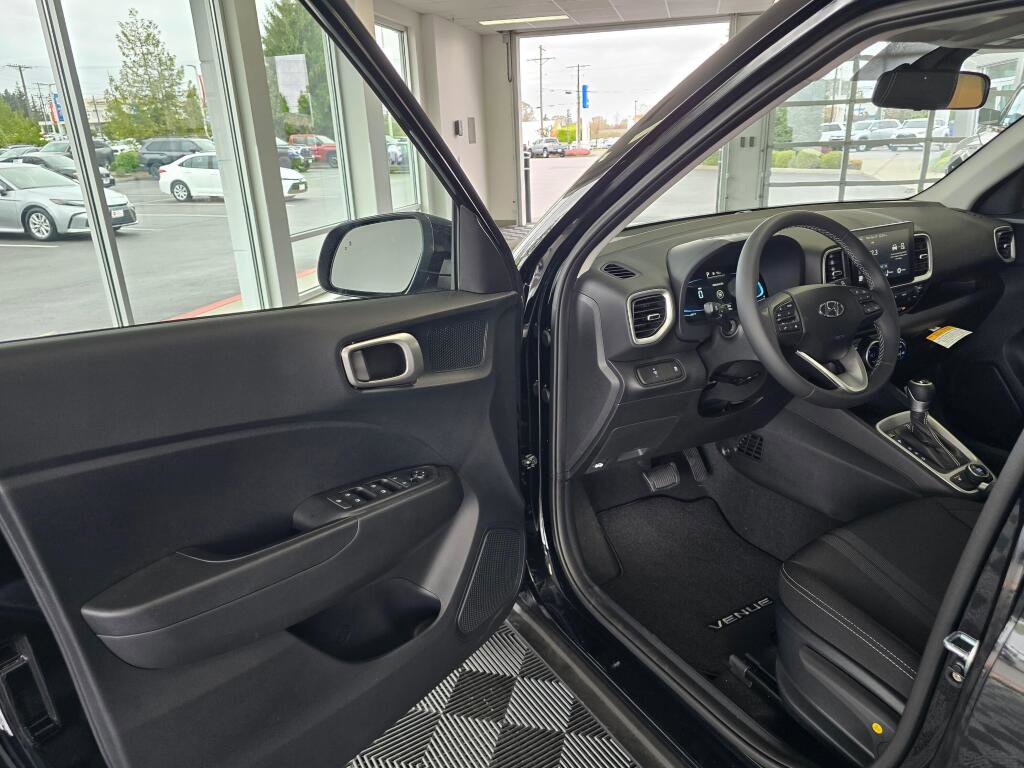 New 2026 Hyundai Venue SEL FWD image 32
